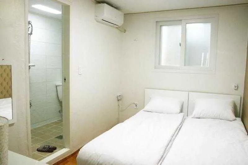 Hotel Familia Inn Seoul 2*,
